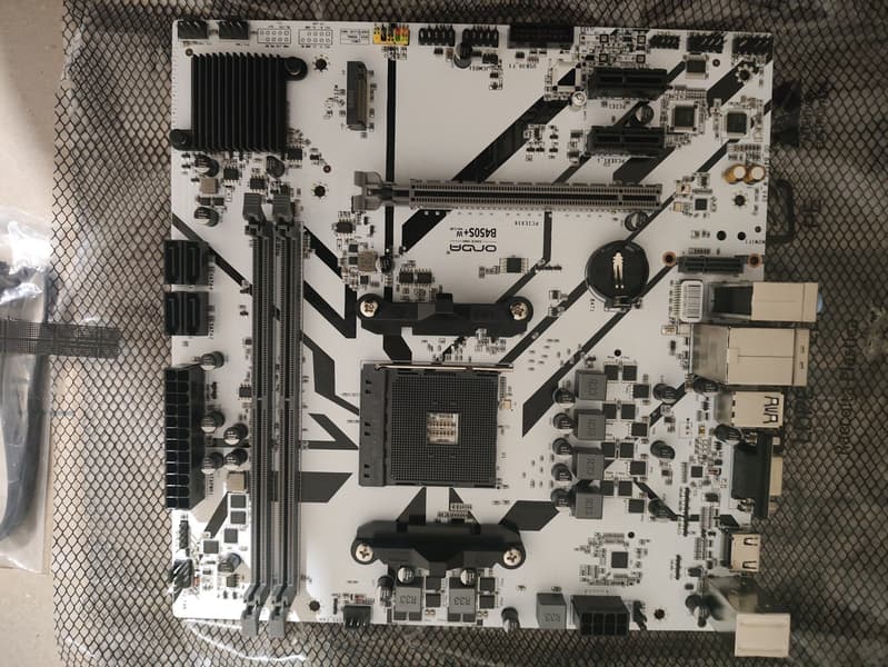 New White B450M mATX AMD AM4 motherboard for PC 4x PCIe Slots